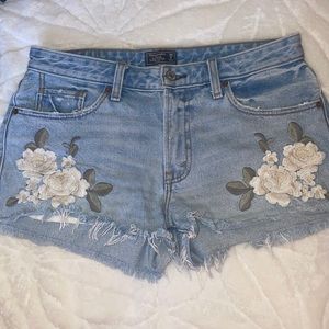 Abercrombie and fitch shorts, 28/8, embroidered floral pattern, mid rise